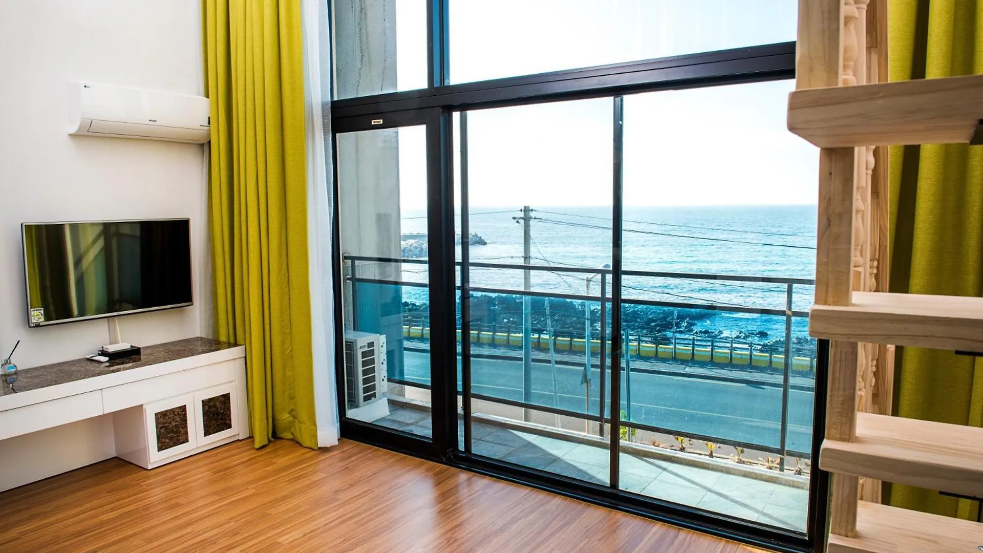 Pensjonat Hotel Petit Jeju Victor